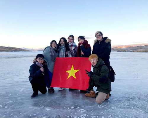 Giương cờ Việt Nam tại nơi lạnh nhất thế giới