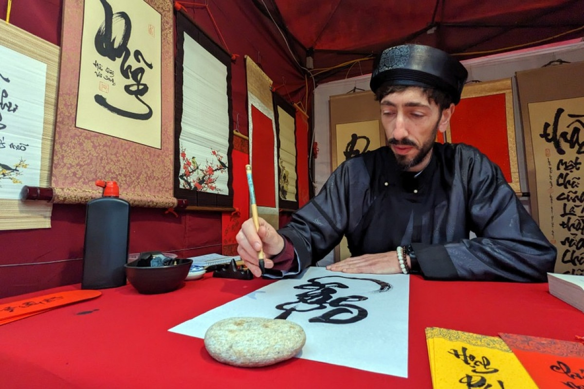 first foreign calligrapher joins vietnamese spring calligraphy festival picture 7
