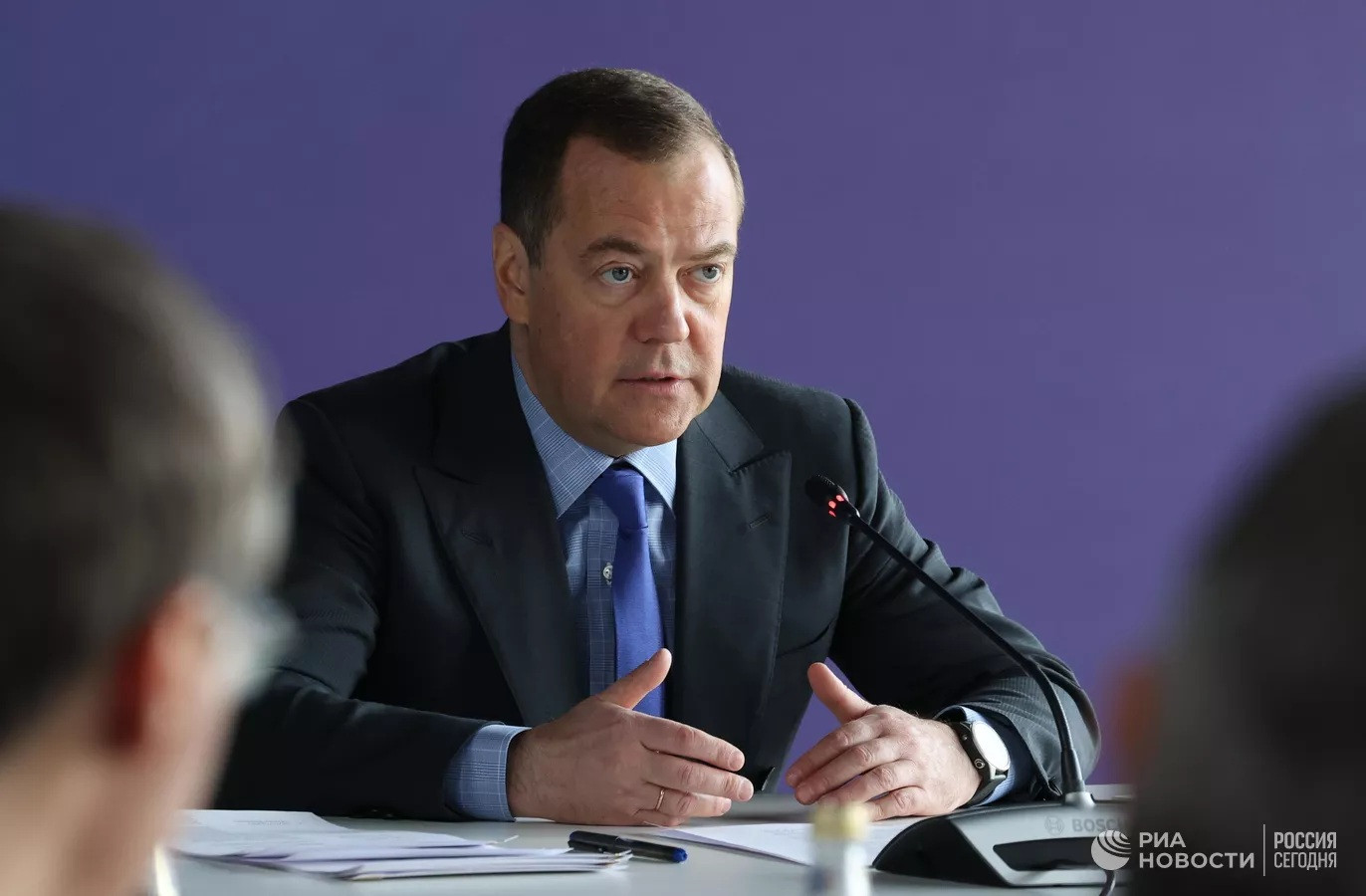 Nga khuyên Ukraine sẵn sàng chấp nhận các yêu cầu, ông Medvedev cảnh báo nguy cơ hạt nhân