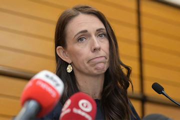Thủ tưởng New Zealand xúc động trong bài phát biểu tuyên bố từ chức
