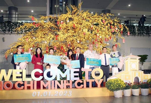 Localities welcome first New Year visitors hinh anh 2