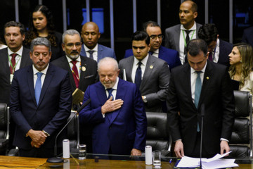 Tân Tổng thống Brazil tuyên thệ nhậm chức, lên án người tiền nhiệm