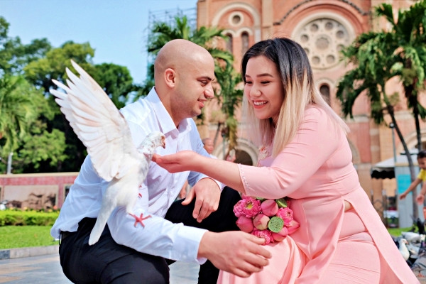 Cô gái Việt kể chuyện tình trắc trở và kết hạnh phúc với chồng Ấn Độ