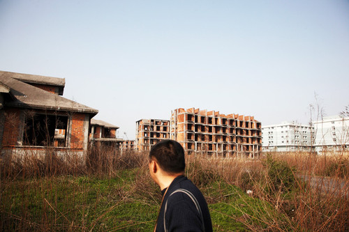 Vẻ hoang vắng bên trong các ‘đô thị ma’ ở Trung Quốc