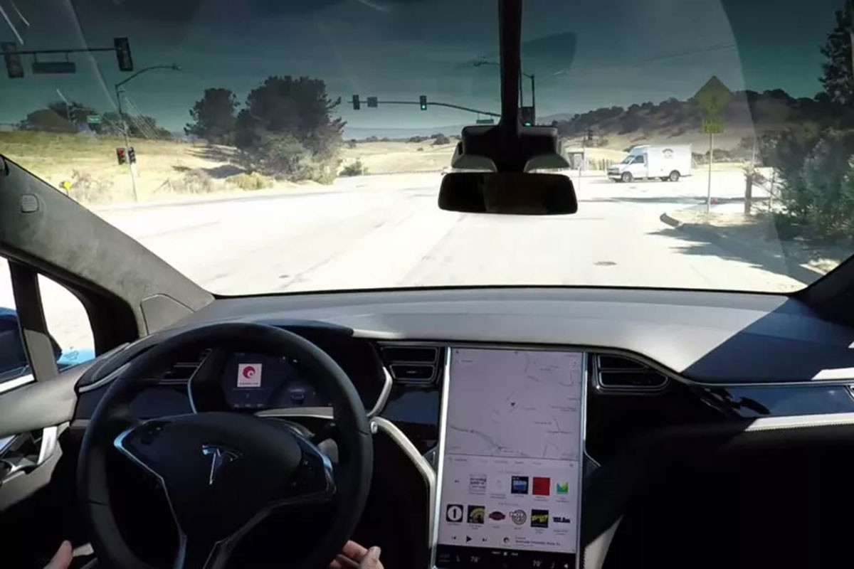 Xe Tesla sẽ đạt cấp độ cao không cần đến người lái vẫn vận hành tốt