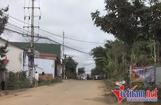 Truy bắt người chồng đâm vợ nguy kịch tối 29 Tết