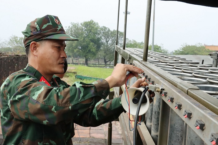 Trận địa pháo hoa ở TT-Huế trước giờ khai hoả, đón Tết Nguyên đán