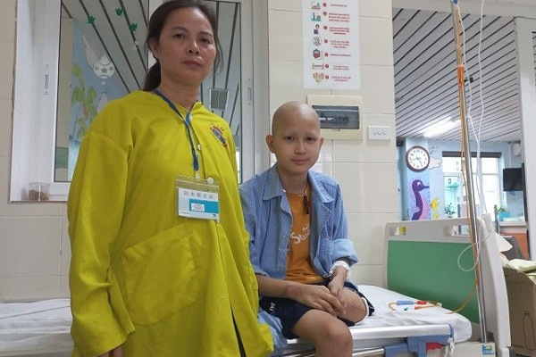 Tết đầu tiên trên đôi chân giả của cậu bé 12 tuổi mắc bệnh ung thư xương