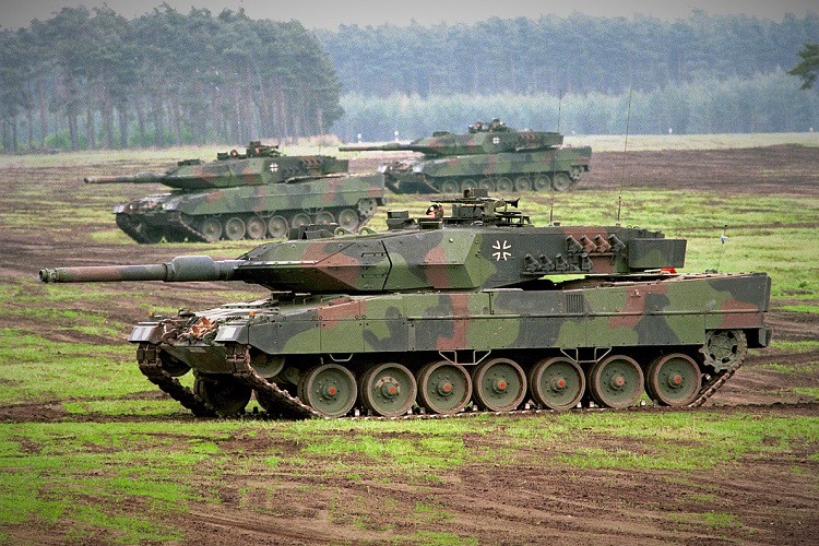 Lính Ukraine huấn luyện với xe tăng phương Tây, Thổ Nhĩ Kỳ nghi ngờ cam kết của Thụy Điển