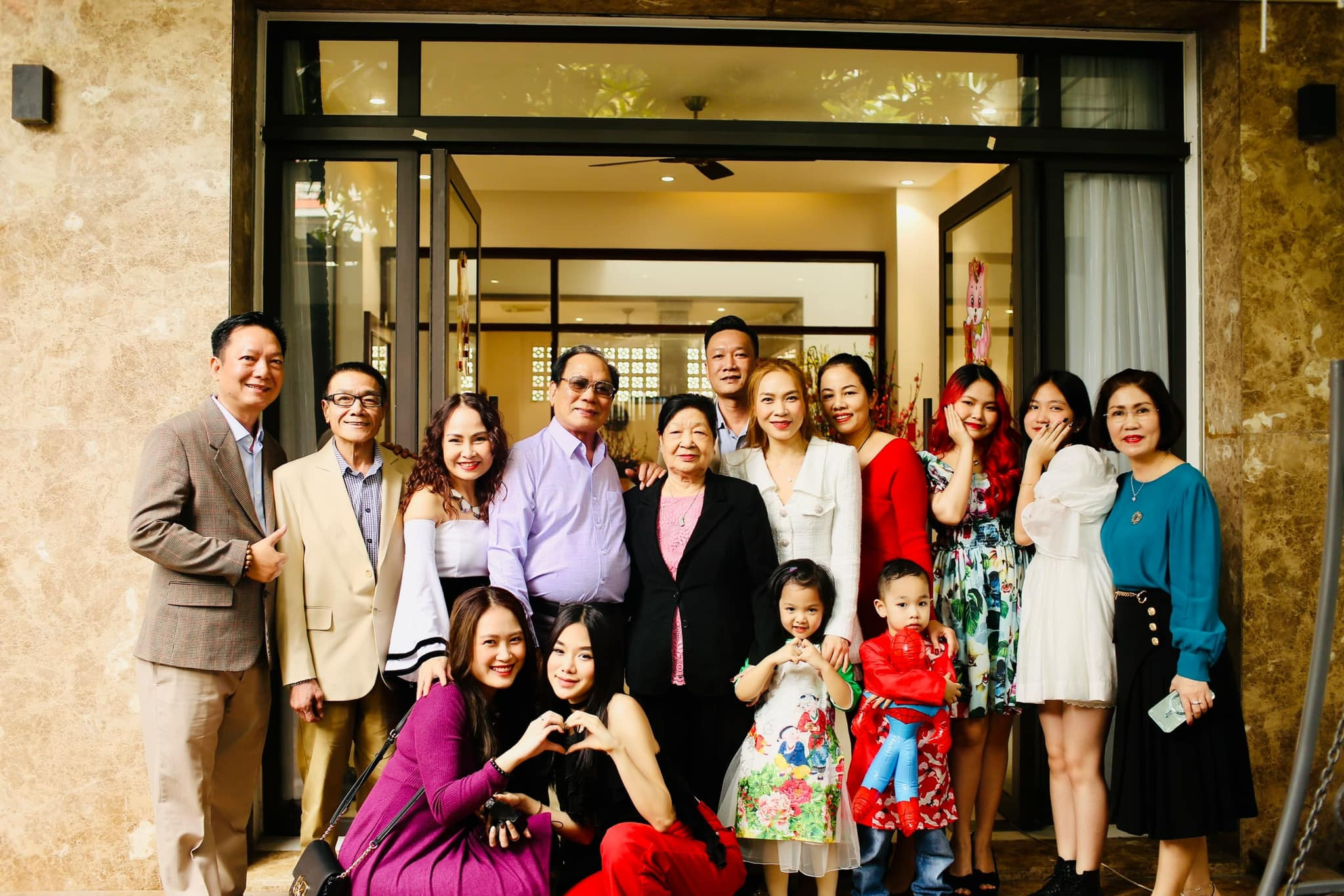 Sao Việt 23/1: Hoài Anh đi công tác ngày đầu xuân, Mỹ Linh hạnh phúc bên chồng