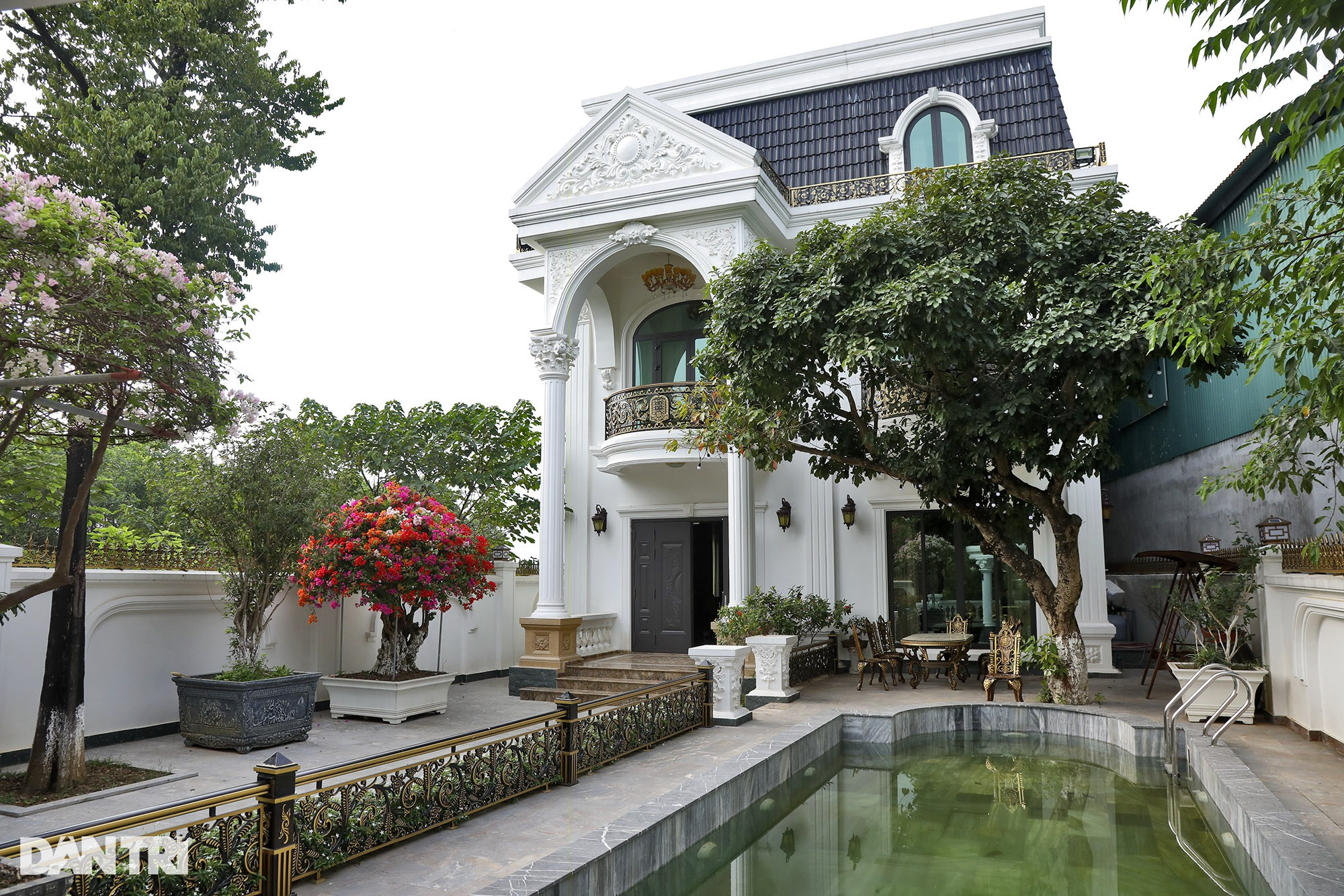 Biệt thự nhà vườn như lâu đài của 'Đại gia chân đất' Quang Tèo