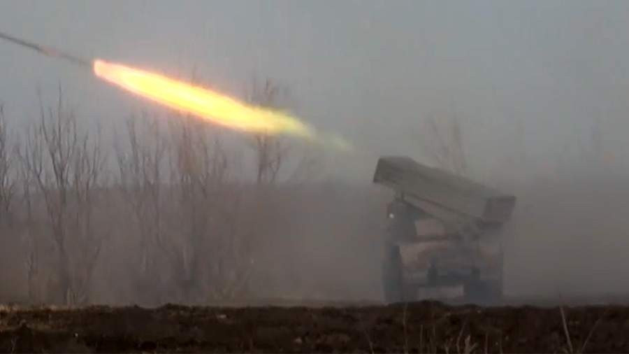 Video pháo phản lực phóng loạt Tornado-G ‘khạc lửa’ phá hủy thiết bị của Ukraine