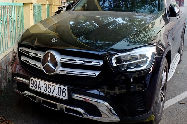 Tài xế xe Mercedes tông chết người rồi bỏ trốn, có nồng độ cồn cao