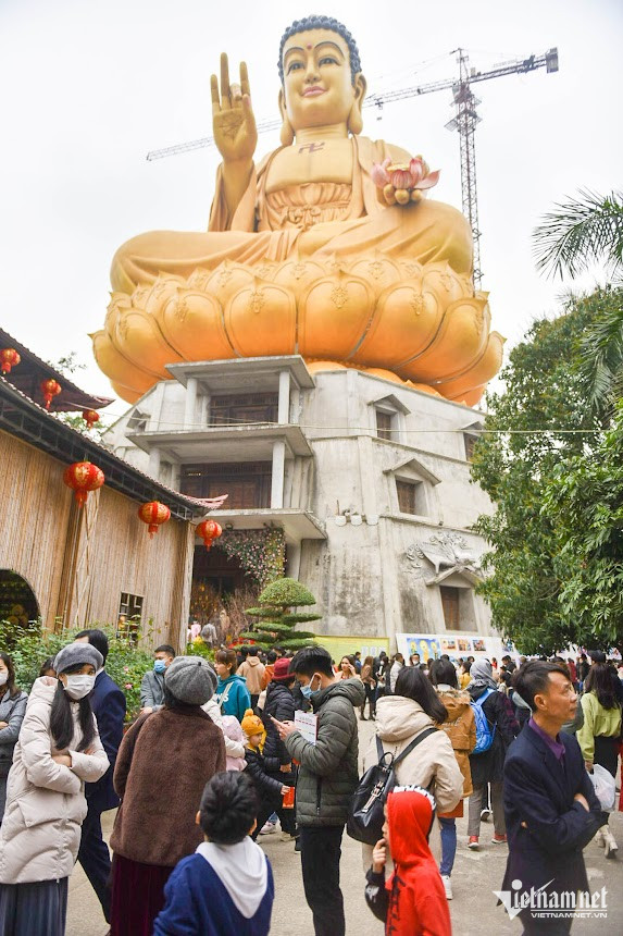 Du khách đổ về ngôi chùa có tượng Phật 72m, trái tim ngọc nặng 1 tấn ở Hà Nội