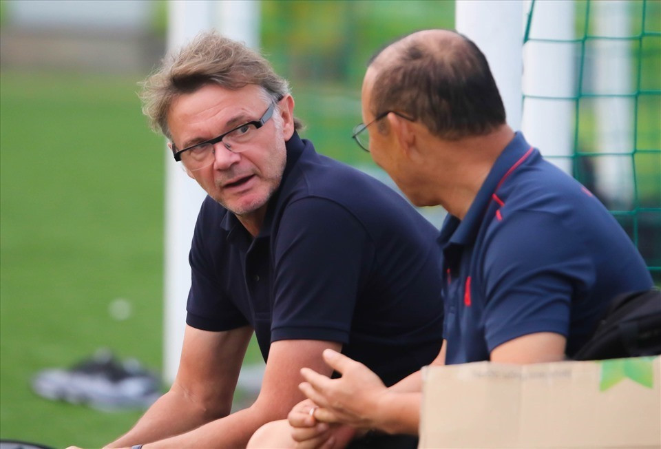 HLV Philippe Troussier và nhiệm vụ World Cup: Vượt qua thầy Park rồi tính!