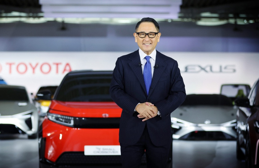 CEO Toyota bất ngờ từ chức