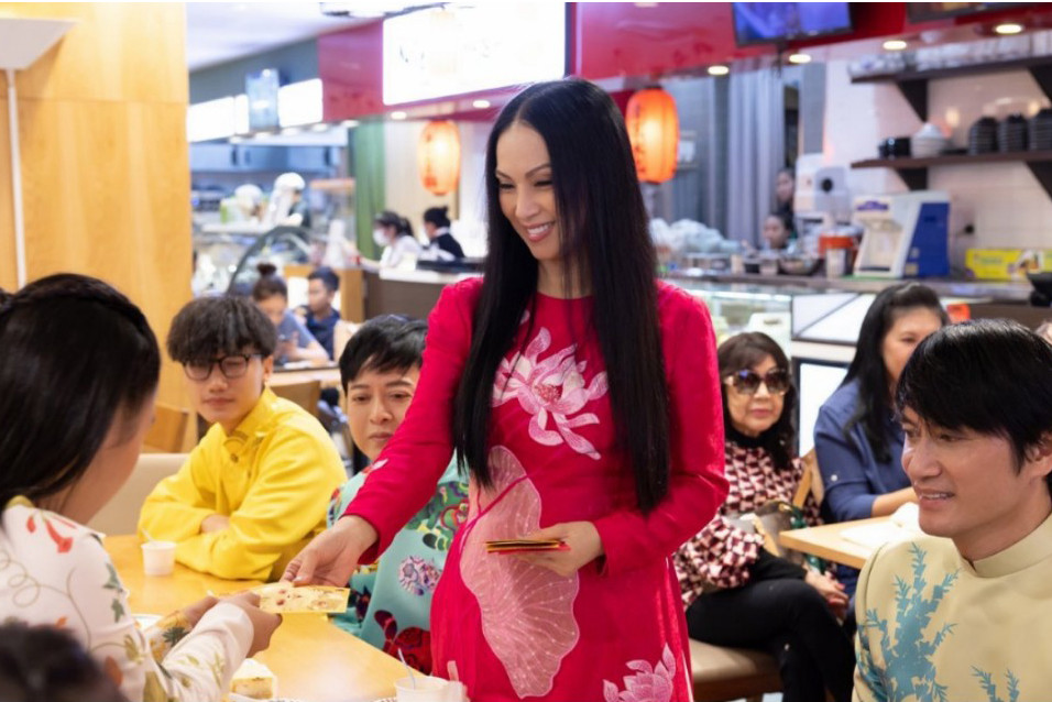 Vietnamese American singer brings Tet Holiday joy to disadvantaged children