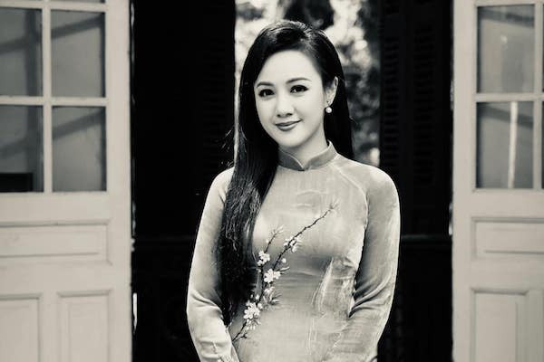 Bộ ảnh đen trắng hút hồn của MC Hoài Anh VTV