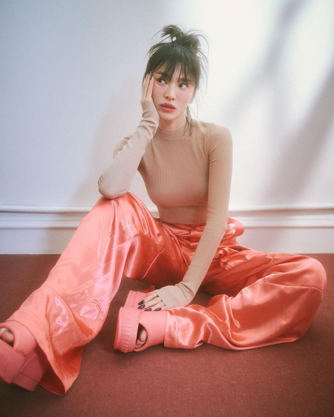 Song Hye Kyo lần đầu lên tiếng khi bị chê già, xuống sắc - 10