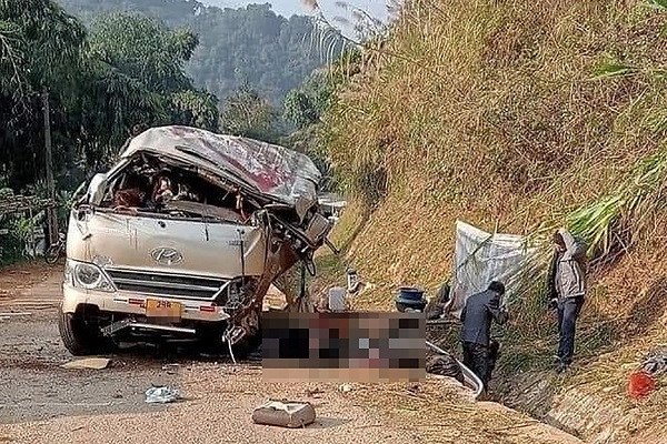 Ô tô khách đi 35km/h trước khi rơi xuống vực làm 3 người chết