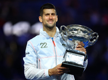 Djokovic san bằng kỷ lục 22 danh hiệu Grand Slam của Nadal