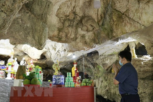 Hang Sao- a unique cave pagoda in Yen Bai hinh anh 2