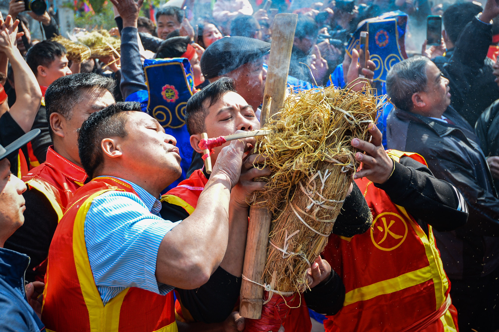 Cuộc thi kéo lửa, thổi cơm độc đáo ở Hà Nội