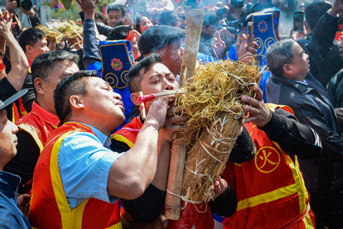 Cuộc thi kéo lửa, thổi cơm độc đáo ở Hà Nội