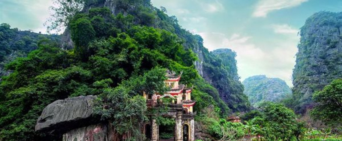 Admiring three Vietnamese pagodas hidden in caves