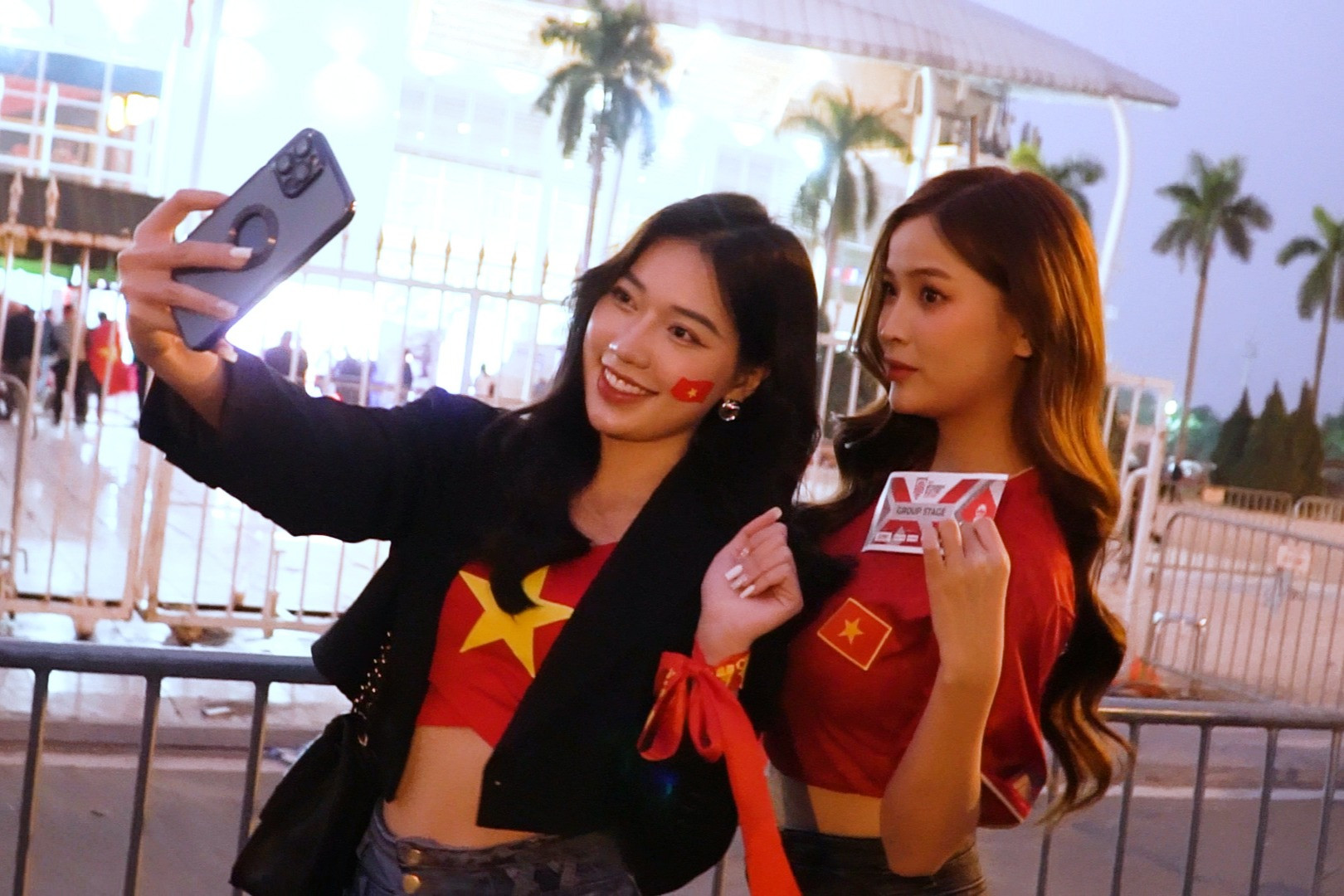 Trước giờ Việt Nam đấu Myanmar: Không khí ảm đạm, 'cò vé' ế ẩm
