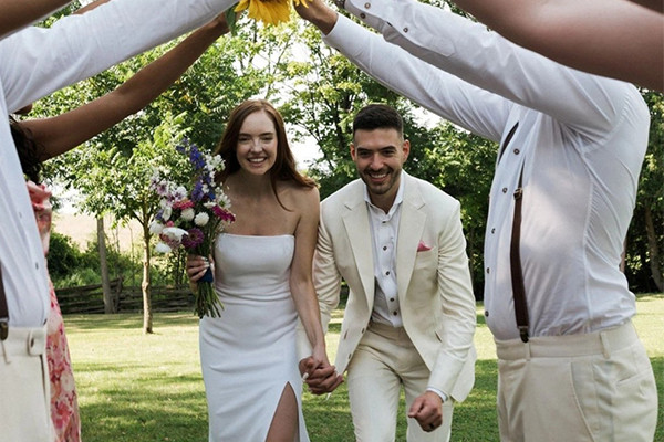 Cô dâu tiết kiệm 12.000 USD nhờ tự trồng hoa cưới
