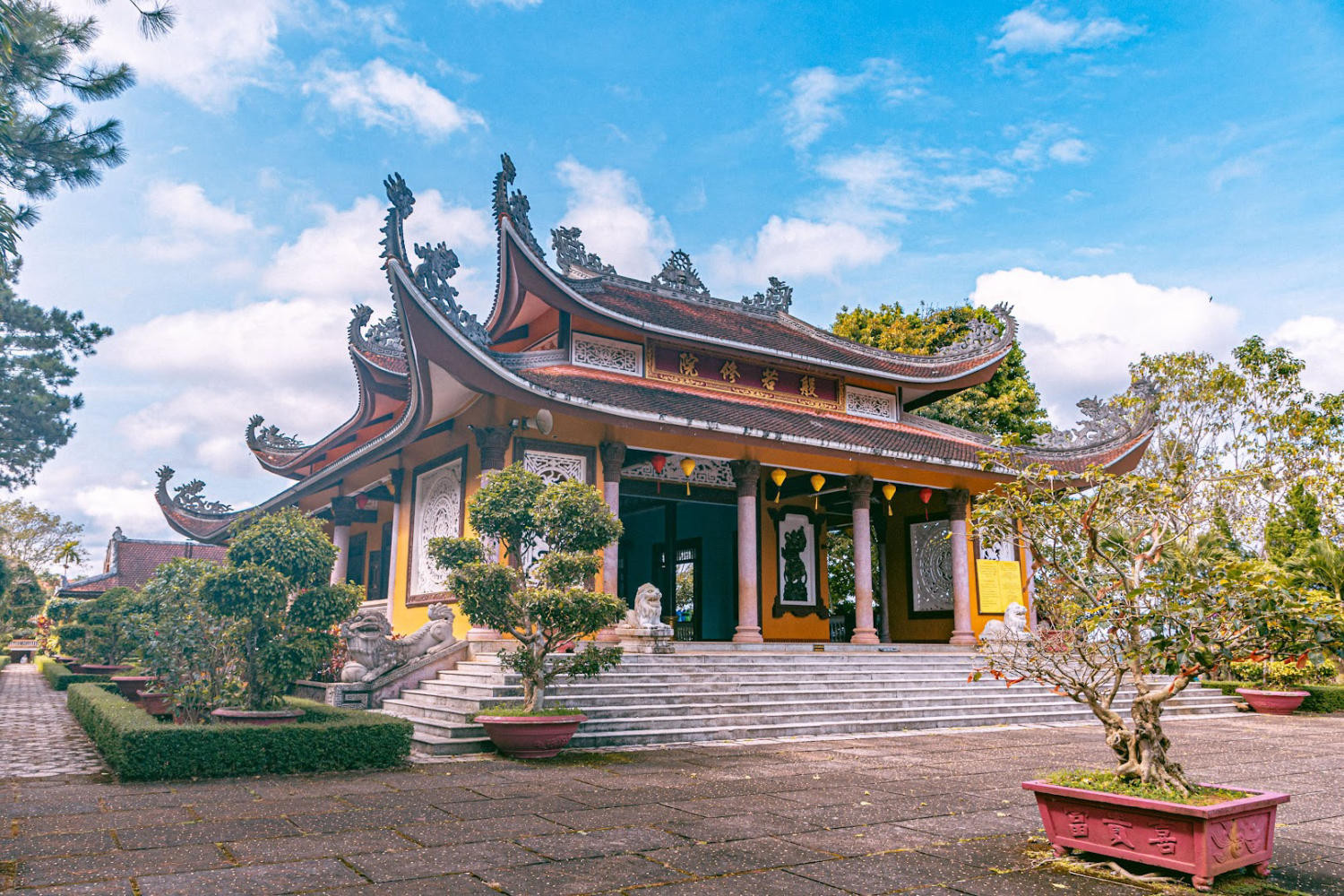 Tu viện Bát Nhã không gian mát lành, đẹp như chốn thần tiên gần Đà Lạt