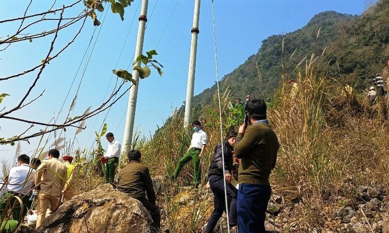 Thầy giáo cùng con trai và cháu gái tử vong dưới vực sâu ở Thanh Hóa