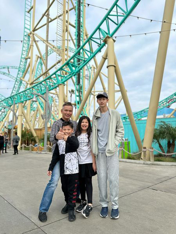 Jennifer Phạm du xuân ở Mỹ: Vóc dáng cậu con trai cả lại khiến khán giả chú ý - Ảnh 2.