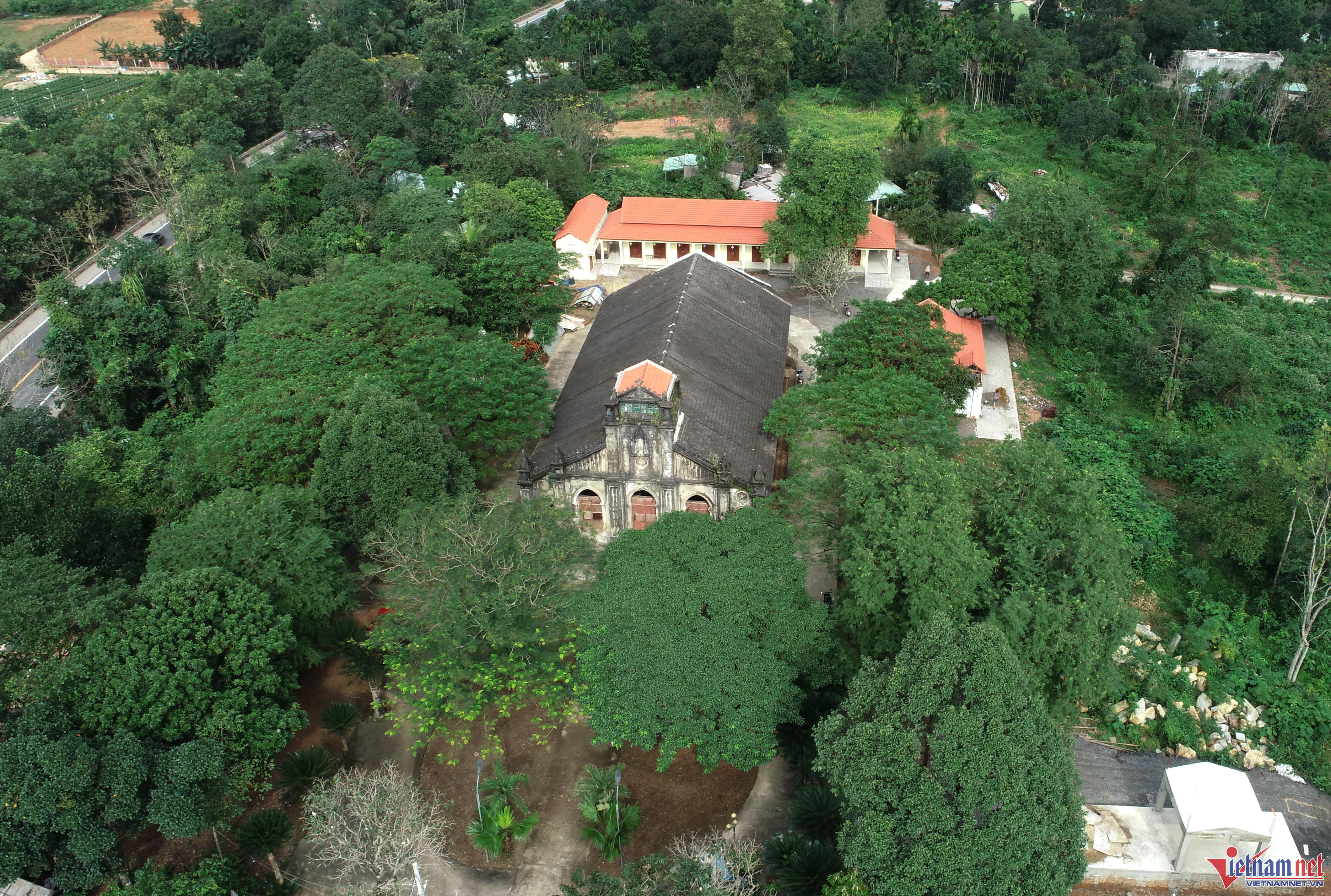 120-year-old stone church in Da Nang still open to visitors