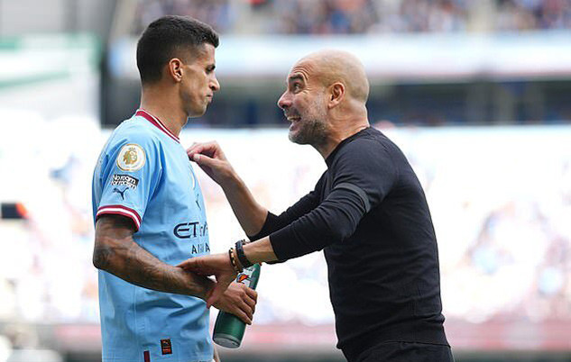 Guardiola gây sốc tống khứ Cancelo sang Bayern Munich