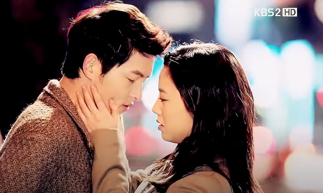 Loạt cảnh tình cảm mùi mẫn trên phim của Song Joong Ki và vợ ngoại quốc - VietNamNet