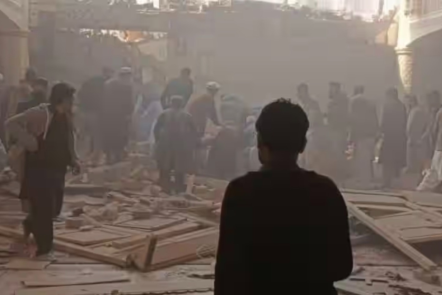 Nổ rung chuyển thánh đường Hồi giáo ở Pakistan, hơn trăm người thương vong