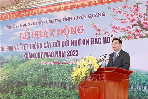 Chủ tịch Quốc hội dự Lễ phát động thi đua và Tết trồng cây tại Tuyên Quang