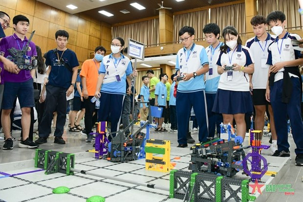 Vietnam to send 20 teams to VEX Robotics World Championship 2023 hinh anh 1