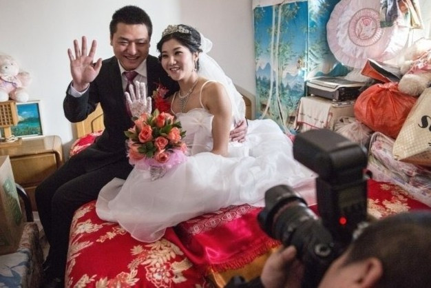 Chỉ làm công ăn lương sẽ không đủ tiền cưới vợ ở Trung Quốc