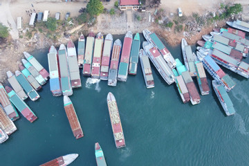 Gần 170 tàu du lịch ở Hòa Bình bị dừng hoạt động vì thiếu kiểm định