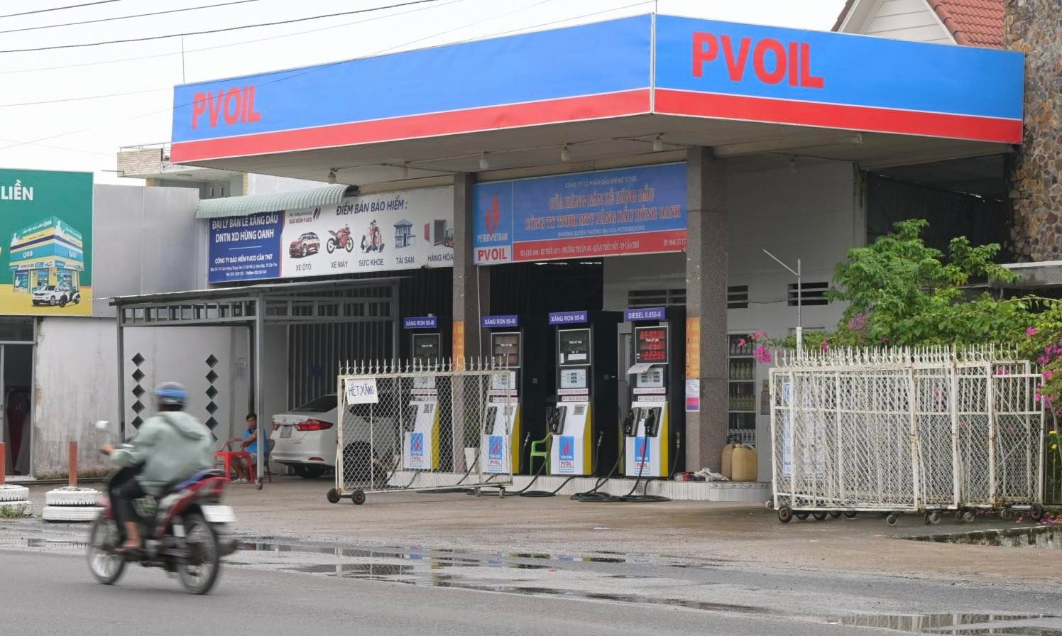 Nearly 100 petrol stations shut down during Tet holiday