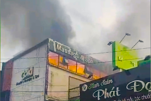 TP.HCM: Cháy lớn cơ sở massage và spa, nhiều tài sản bị thiêu rụi