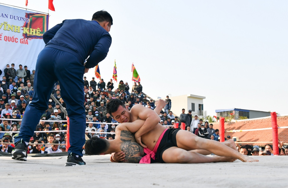 hai phong hosts 700-year-old wrestling festival picture 8