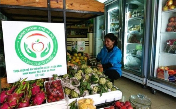 Hanoi to close fruit shops lacking proper food safety preparations