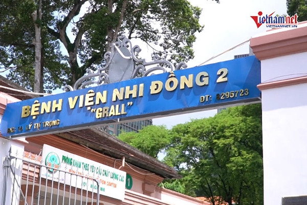 Bé 3 tuổi tử vong sau khi ngã vào hồ cá ở quán cà phê