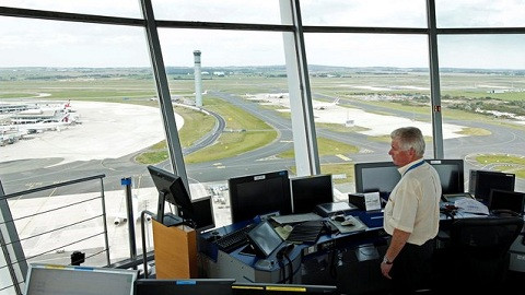 Pháp: 40% chuyến bay nội địa bị ảnh hưởng do đình công