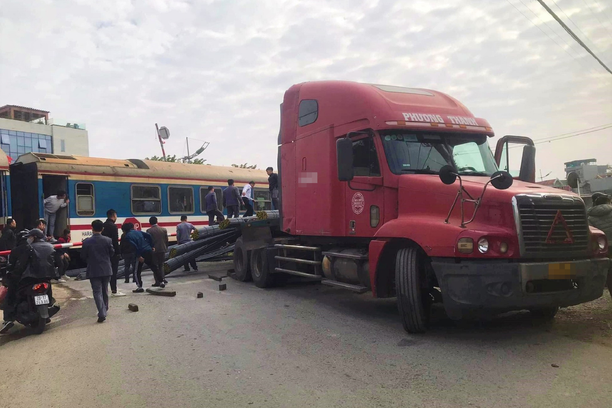 Cách để hạn chế tai nạn đường sắt tại lối đi tự mở