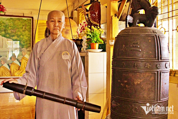 Xuất xứ kỳ lạ của chùa ‘ba cô’ trầm mặc trên tầng cao chung cư cũ